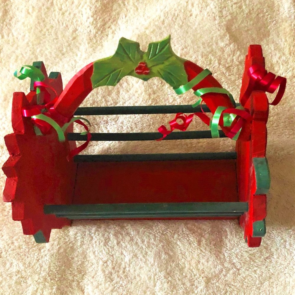 Winter Theme Wood Basket – EUC